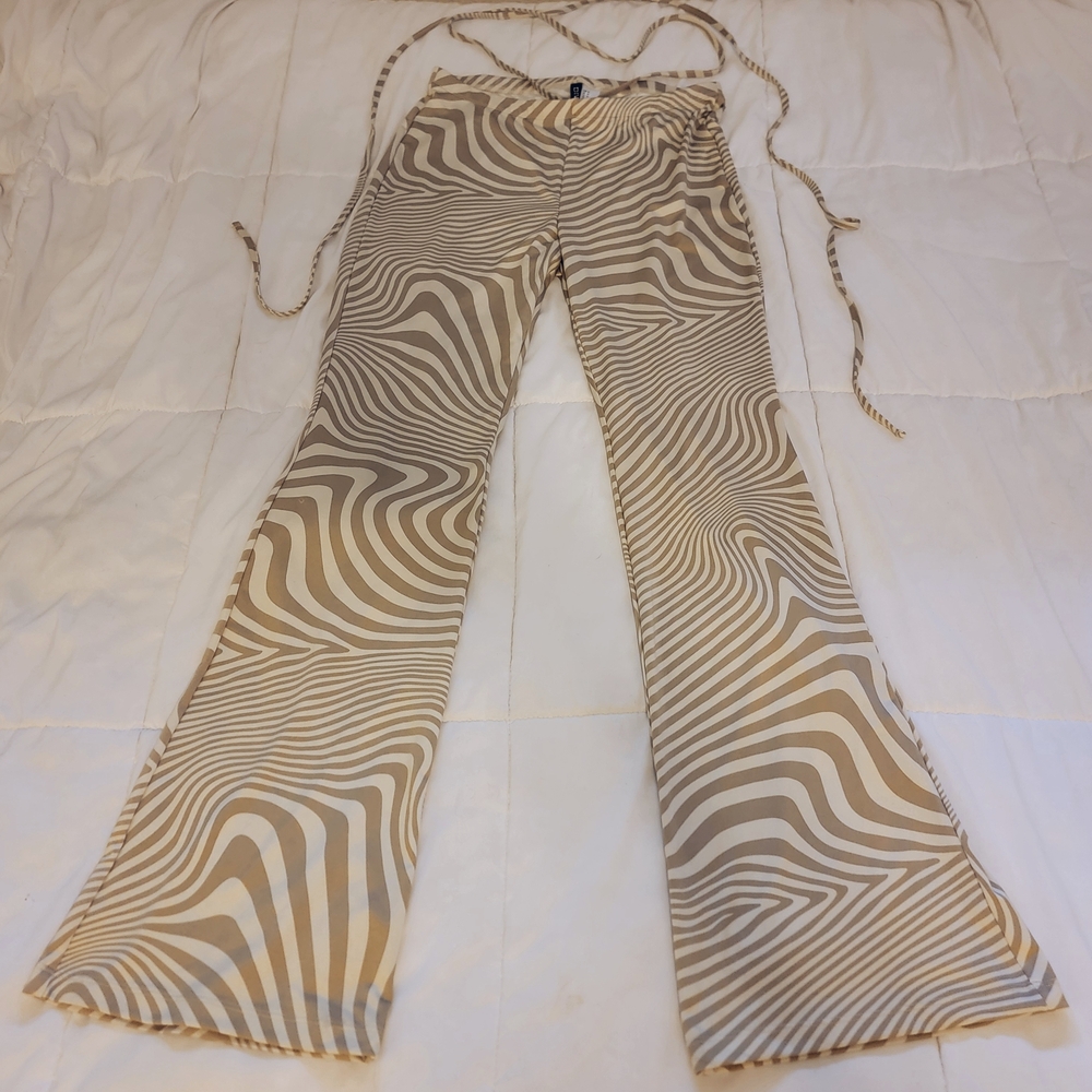 Divided Brown and White Patterned Leggings - Picture 2 of 6